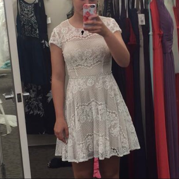 Short Cap-Sleeve White Lace Dress Beaded Waist - Picture 5 of 5